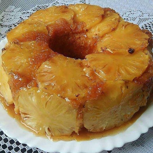 Este pastel de piña es tan jugoso y fácil que se convertirá en tu favorito. ¡Lo haces con ingredientes que ya tienes en casa!