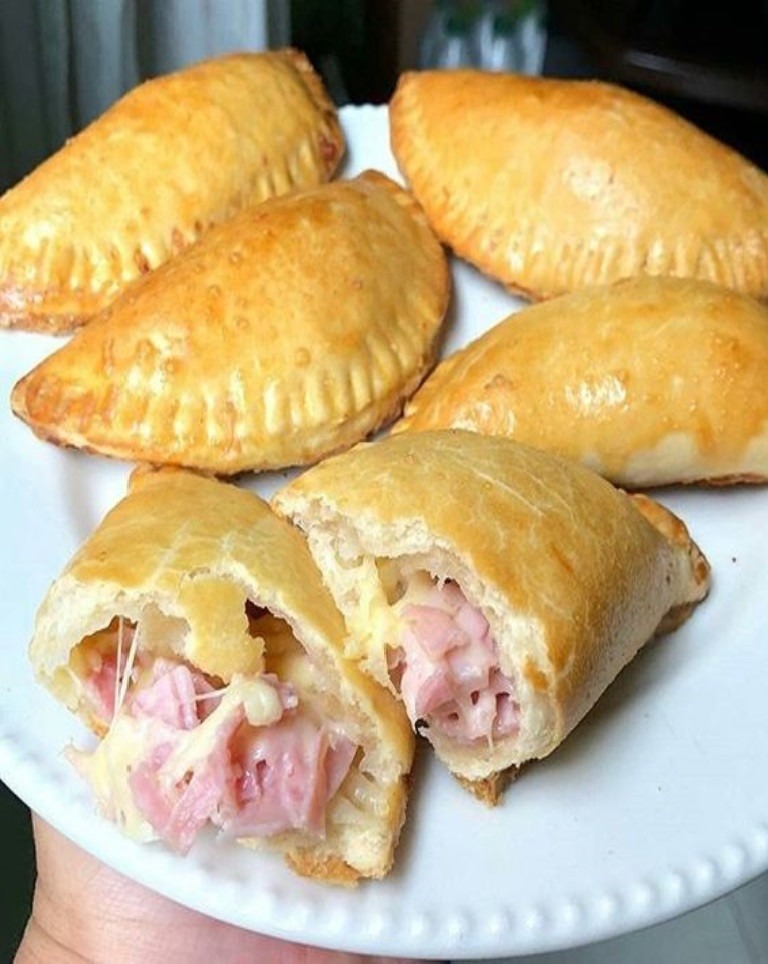 Empanadas Argentinas con Jamón y Queso 😋